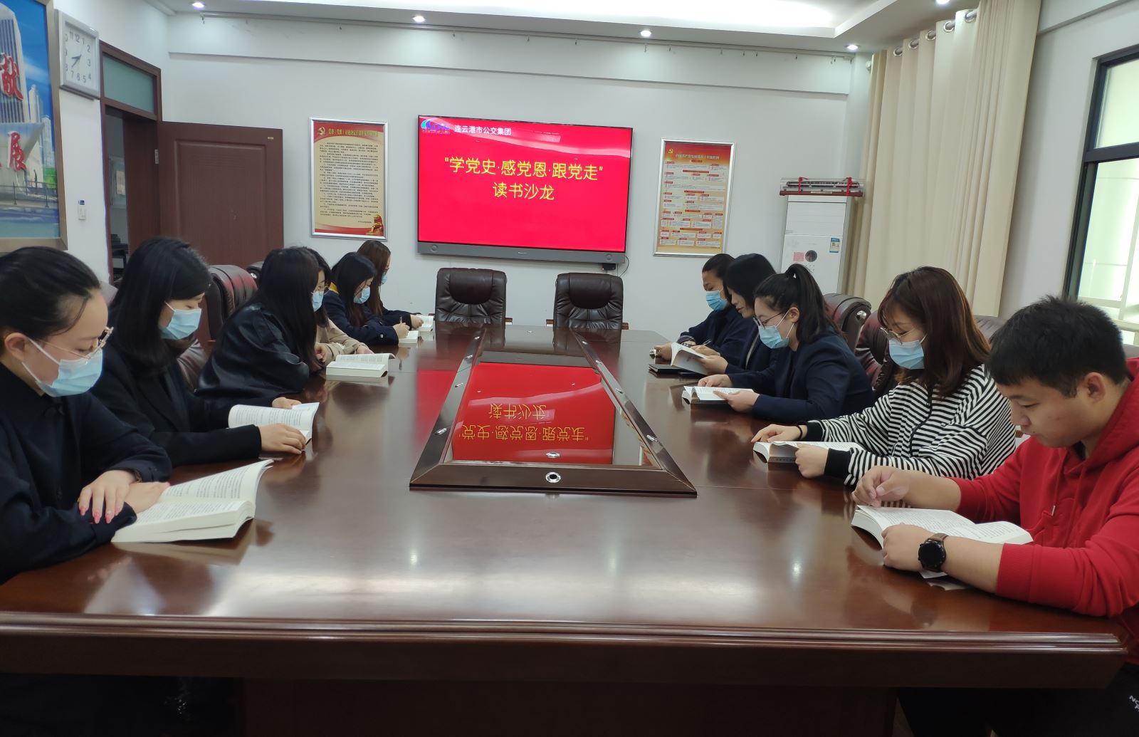 公交集团党委组织青年党员、团员 开展学党史·感党恩·跟党走”读书沙龙活动